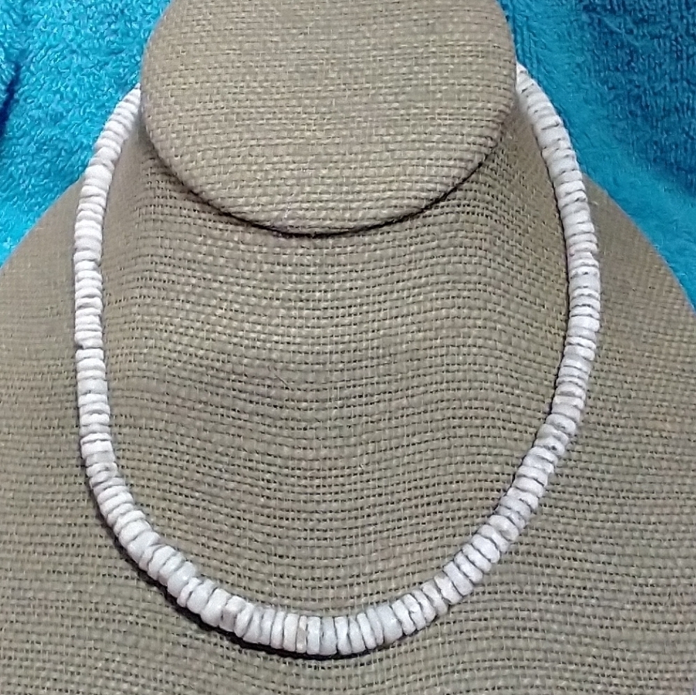Elegant White Shell Beaded Necklace vintage surfer beach